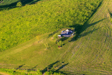Marienstatue auf dem Hünenhügel im Ortsteil Schönbach in Ebelsbach im Bundesland Bayern, Deutschland
