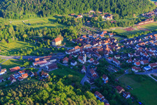 Luftaufnahme von Schloss Gleisenau mit Schloßkirche in Ebelsbach im Bundesland Bayern, Deutschland