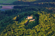 Burgruine Bramberg im Ortsteil Hohnhausen in Burgpreppach im Bundesland Bayern, Deutschland von oben