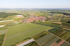 Ortsteil Lindach in Kolitzheim im Bundesland Bayern, Deutschland von einer Drohne aus