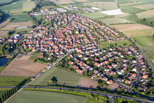 Ortsansicht der Straßen und Häuser der Wohngebiete im Ortsteil Stadtschwarzach in Schwarzach am Main im Bundesland Bayern, Deutschland