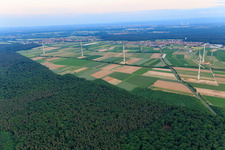 Hatzenbühler Windpark nach Fertigstellung in Herxheim bei Landau im Bundesland Rheinland-Pfalz, Deutschland