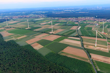 Luftbild von Hatzenbühler Windpark nach Fertigstellung in Herxheim bei Landau im Bundesland Rheinland-Pfalz, Deutschland