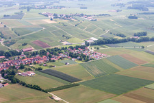 Luftaufnahme von Steinseltz im Bundesland Bas-Rhin, Frankreich