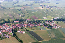 Drohnenaufname von Steinseltz im Bundesland Bas-Rhin, Frankreich