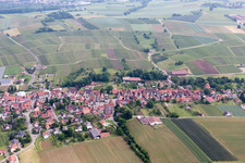 Drohnenbild von Steinseltz im Bundesland Bas-Rhin, Frankreich
