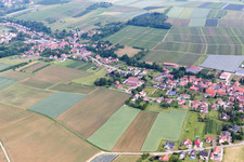 Steinseltz im Bundesland Bas-Rhin, Frankreich von der Drohne aus gesehen