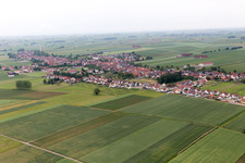 Schleithal im Bundesland Bas-Rhin, Frankreich von oben gesehen