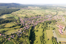 Preuschdorf im Bundesland Bas-Rhin, Frankreich aus der Drohnenperspektive