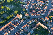 Schrägluftbild von Hauptstr im Ortsteil Liedolsheim in Dettenheim im Bundesland Baden-Württemberg, Deutschland