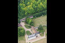 Drohnenbild von Lavardin im Bundesland Loir-et-Cher, Frankreich