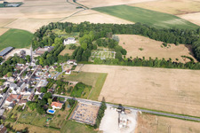 Saint-Cyr-du-Gault im Bundesland Loir-et-Cher, Frankreich von einer Drohne aus