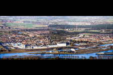 Panorama - Perspektive Kaianlagen und Schiffs- Anlegestellen am Hafenbecken des Rheinauhafen des Rhein im Ortsteil Rheinau in Mannheim im Bundesland Baden-Württemberg, Deutschland