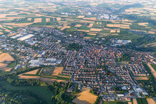 Ortsansicht der Straßen und Häuser der Wohngebiete in Markgröningen im Bundesland Baden-Württemberg, Deutschland