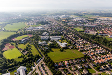 Luftbild von Ensemble der Sportplatzanlagen der Hans-Leipelt-Schule und Ludwig-Bölkow-Schule, Staatliche Berufsschule Donauwörth, Technikerschule in Donauwörth im Ortsteil Riedlingen im Bundesland Bayern, Deutschland