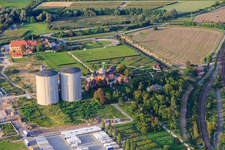 Luftbild von Zwei große Silos von ehemals Südzucker an der Eremitage in Waghäusel im Bundesland Baden-Württemberg, Deutschland