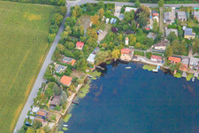 Naherholungsgebiet Blaue Adria mit Mittelweg am Schwanenweiher in Altrip im Bundesland Rheinland-Pfalz, Deutschland