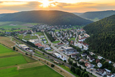 Ortsansicht am Abend aus Osten mit Knoblauch GmbH im Ortsteil Zimmern in Immendingen im Bundesland Baden-Württemberg, Deutschland