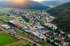Luftaufnahme von Ortsansicht am Abend aus Osten mit Knoblauch GmbH im Ortsteil Zimmern in Immendingen im Bundesland Baden-Württemberg, Deutschland