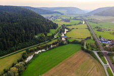 Prinz Linus Brücke - historischen Holzbrücke für den König Marvin Donauradweg über die Donau im Ortsteil Zimmern in Immendingen im Bundesland Baden-Württemberg, Deutschland