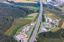 Luftaufnahme von Solardach Autobahn Raststätte / Rastanlage im Hegau - OST and der A81 in Engen im Bundesland Baden-Württemberg, Deutschland