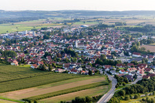 Ortsansicht der Straßen und Häuser der Wohngebiete in Ostrach im Bundesland Baden-Württemberg, Deutschland