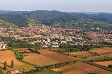 Luftaufnahme von Stadtansicht am Rand des Odenwalds aus Westen in Heppenheim im Bundesland Hessen, Deutschland