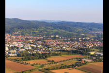 Stadtansicht am Rand des Odenwalds aus Westen in Heppenheim im Bundesland Hessen, Deutschland von oben