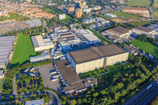 Luftbild von Industriegebiet an der A5 mit  TLB - UNILEVER und Unilever Deutschland GmbH Werk Heppenheim im Bundesland Hessen