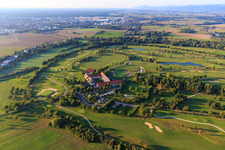 Luftbild von Golf Shop Gut Neuzenhof, Restaurant Gut Neuzenhof und day-spa Anke Bader im Golfclub - Golfplatz Heddesheim Gut Neuzenhof im Bundesland Baden-Württemberg, Deutschland