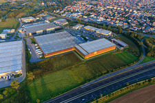 Verteilzentrum Alnatura mit Holzfassade in Lorsch im Bundesland Hessen, Deutschland