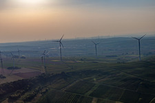 Luftbild von Windpark in Gau-Heppenheim im Bundesland Rheinland-Pfalz, Deutschland