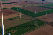 Luftaufnahme von Windpark Hochborn-Gau-Heppenheim im Bundesland Rheinland-Pfalz, Deutschland