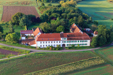 Schrägluftbild von Werkstatt für verborgene Talente gemeinnützige GmbH im Haftelhof aus Süden in Schweighofen im Bundesland Rheinland-Pfalz, Deutschland