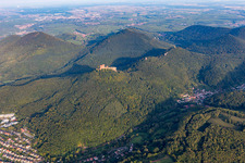 Luftbild von Die 4 Burgen Trifels, Anebos, Jungturm und Münz in Annweiler am Trifels im Bundesland Rheinland-Pfalz, Deutschland