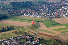 Sparkassen-Heißluftballon im Ortsteil Bauschlott in Neulingen im Bundesland Baden-Württemberg, Deutschland