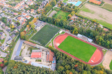 Luftbild von Kunstrasenplatz am Franz-Hage Stadion in Bellheim im Bundesland Rheinland-Pfalz, Deutschland