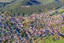 Luftbild von Ortsansicht aus Süden in Busenberg im Bundesland Rheinland-Pfalz, Deutschland