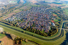Schrägluftbild von Dorf - Ansicht im Ortsteil Rußheim in Dettenheim im Bundesland Baden-Württemberg, Deutschland