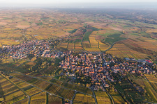 Drohnenaufname von Ortsteil Schweigen in Schweigen-Rechtenbach im Bundesland Rheinland-Pfalz, Deutschland