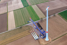 Windrad vor der Rotormontage auf der Baustelle des Windparks Freckenfeld der EnBW im Bundesland Rheinland-Pfalz, Deutschland