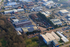 Buschurweg mit Zeich Metallbau GmbH, ArcoSYS Computervertriebs GmbH, Frey Metalltechnik, Inh. Dipl.-Ing. Matthias Frey e.K. und PLAY POINT Spielhalle im Ortsteil Minderslachen in Kandel im Bundesland Rheinland-Pfalz, Deutschland von oben