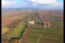 Dorfansicht aus Westen in Freimersheim im Bundesland Rheinland-Pfalz, Deutschland