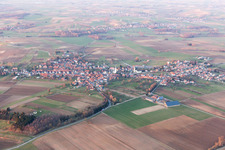 Drohnenaufname von Hatten im Bundesland Bas-Rhin, Frankreich