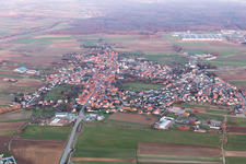 Drohnenbild von Hatten im Bundesland Bas-Rhin, Frankreich