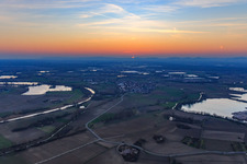Sonnenuntergang am Althrein aus Osten in Neupotz im Bundesland Rheinland-Pfalz, Deutschland