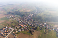 Drohnenbild von Ettendorf im Bundesland Bas-Rhin, Frankreich
