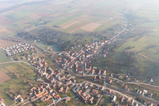 Ettendorf im Bundesland Bas-Rhin, Frankreich aus der Drohnenperspektive