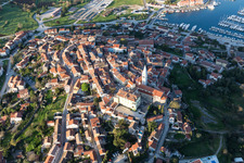 Drohnenaufname von Vrsar im Bundesland Gespanschaft Istrien, Kroatien