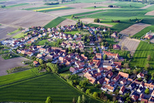 Hunspach im Bundesland Bas-Rhin, Frankreich aus der Luft betrachtet